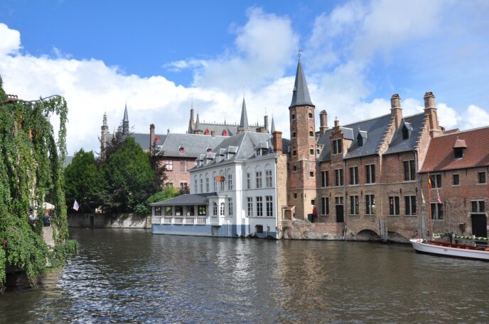 dmc-bruges-canal cruise
