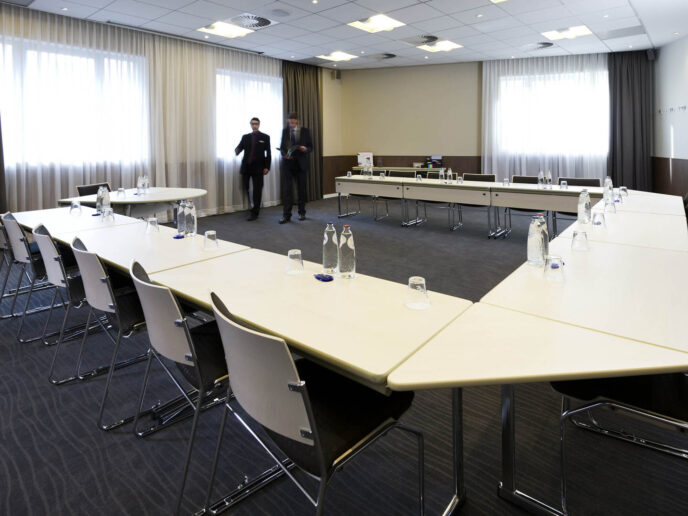 novotel-meeting-room